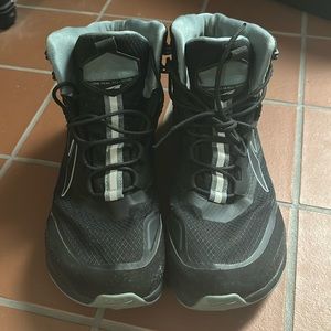 Altra
Lone Peak All-Weather Mid Trail Running Shoe - Women's